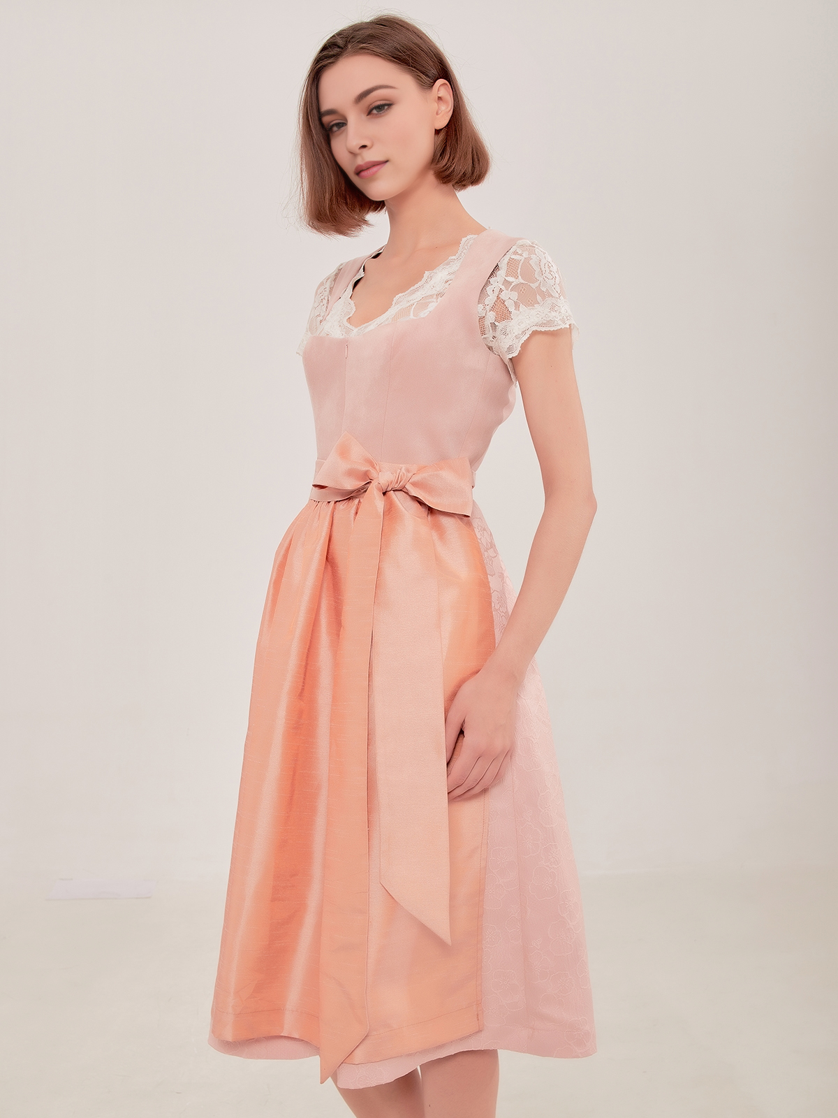 Dirndl Langarmbluse in Rosa