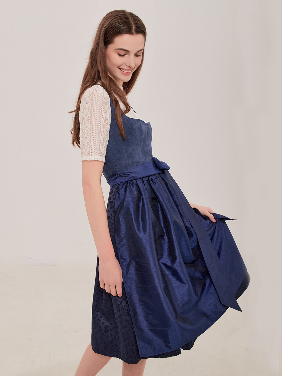 Dirndlbluse Halbarm in Blau
