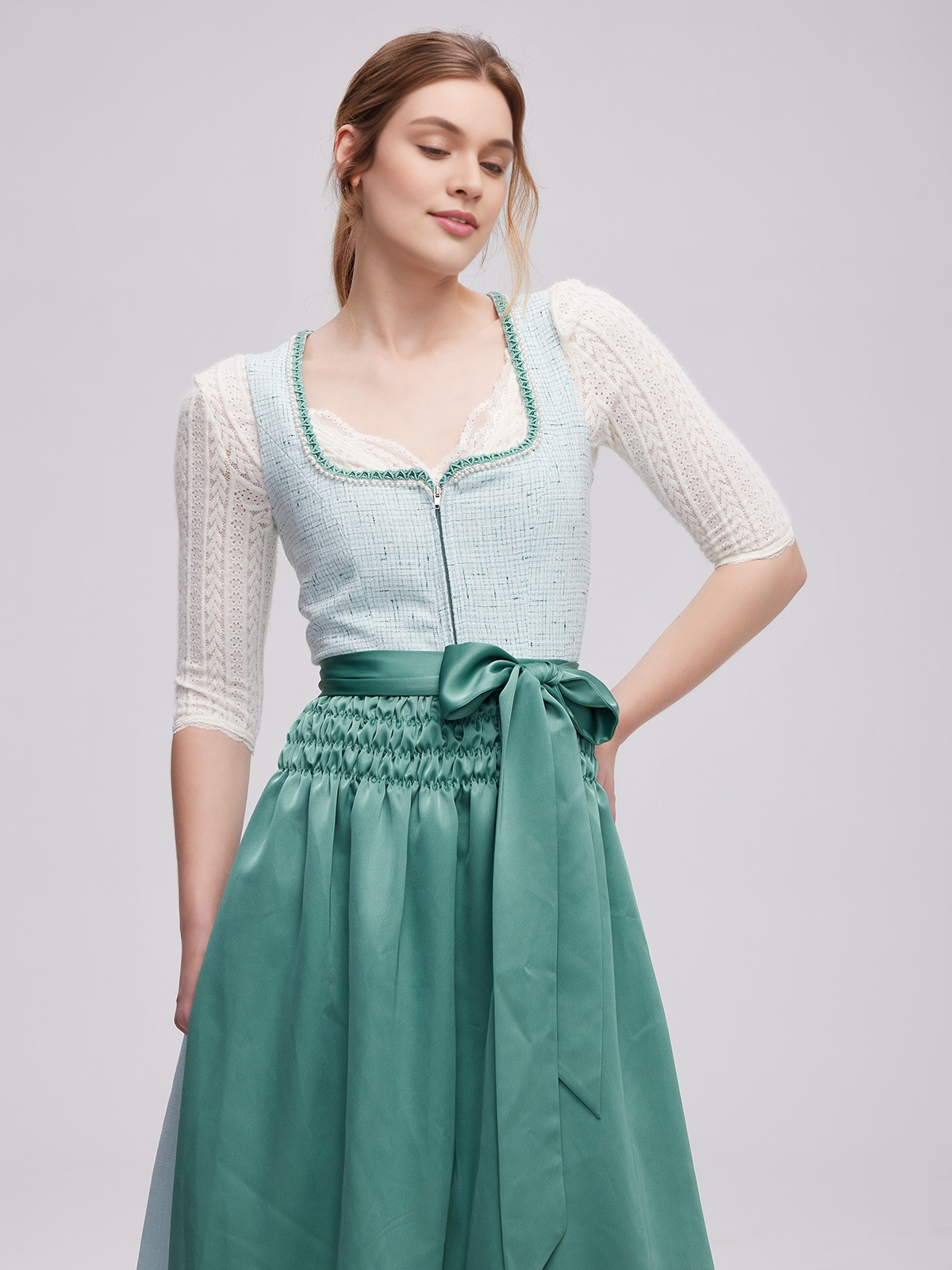 Dirndl in Grün – Inspirationsquelle für Weinrot-Varianten