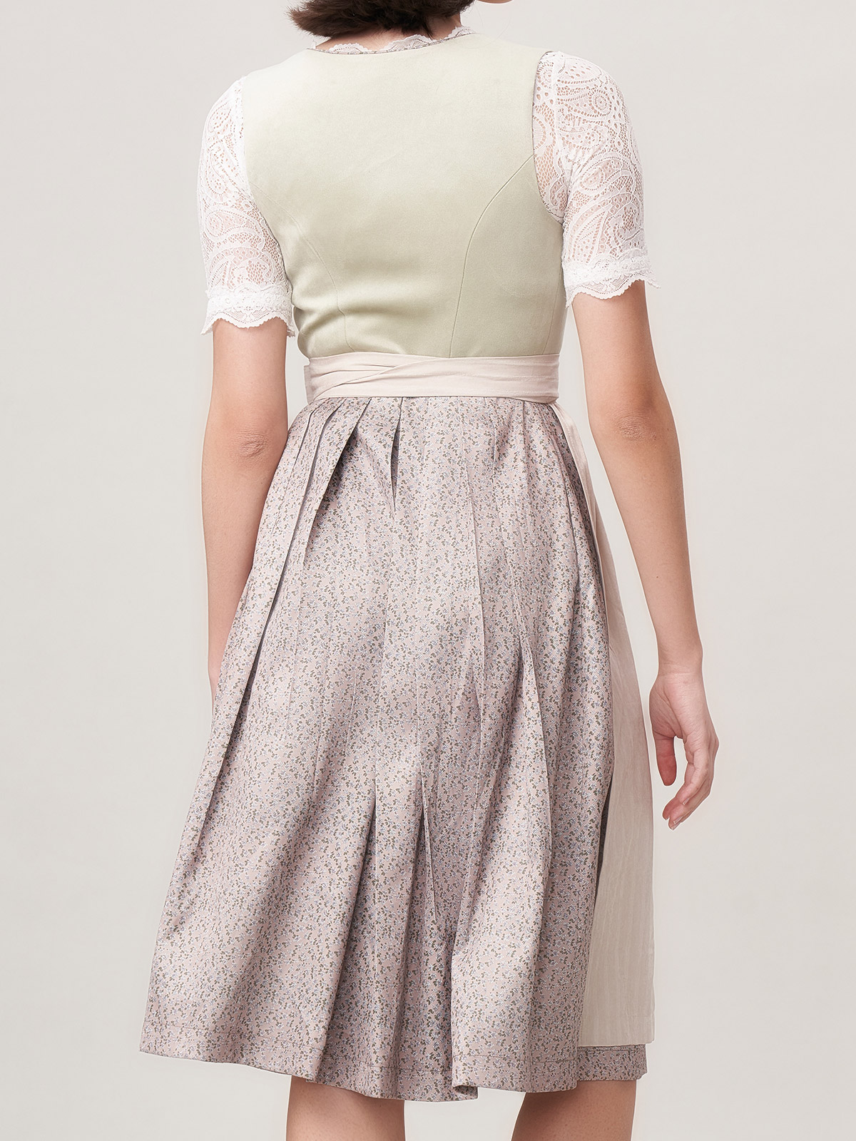 Modernes Dirndl in Grün