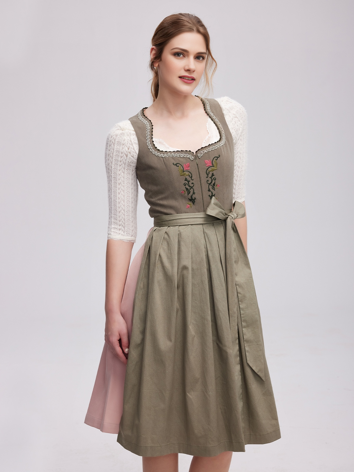 Grünes Dirndl mit floralem Muster
