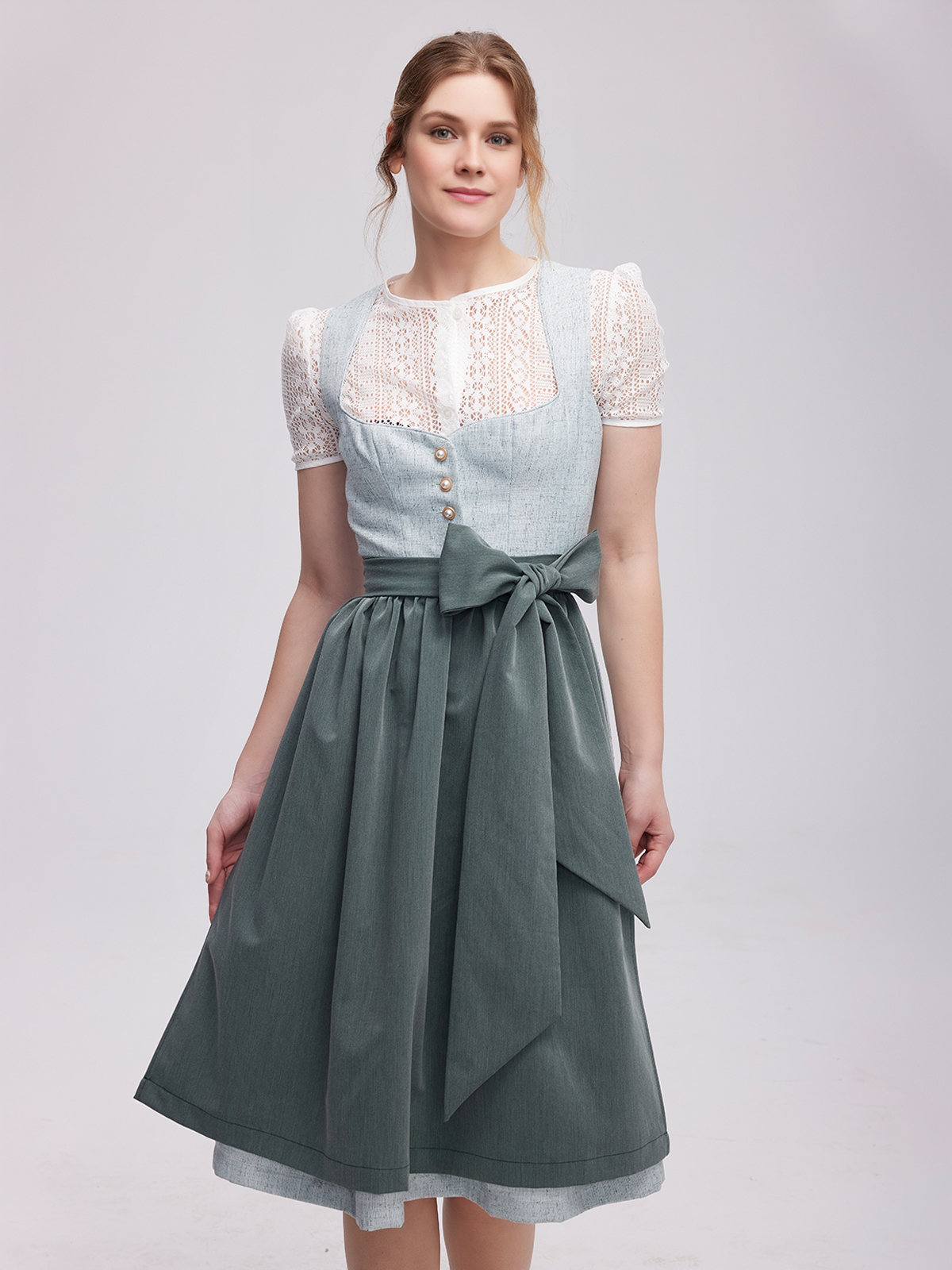 Dunkles Dirndl in Grün