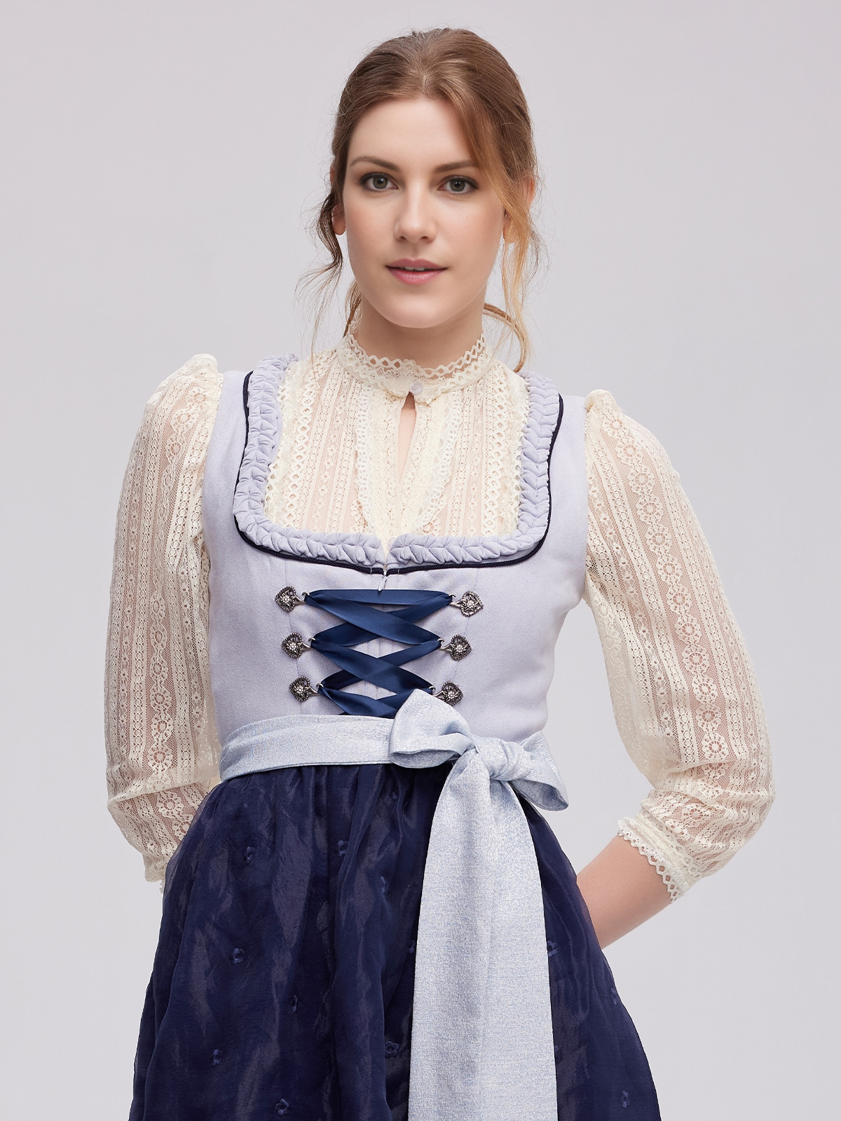 Dirndl in Blau – zeitlose Eleganz