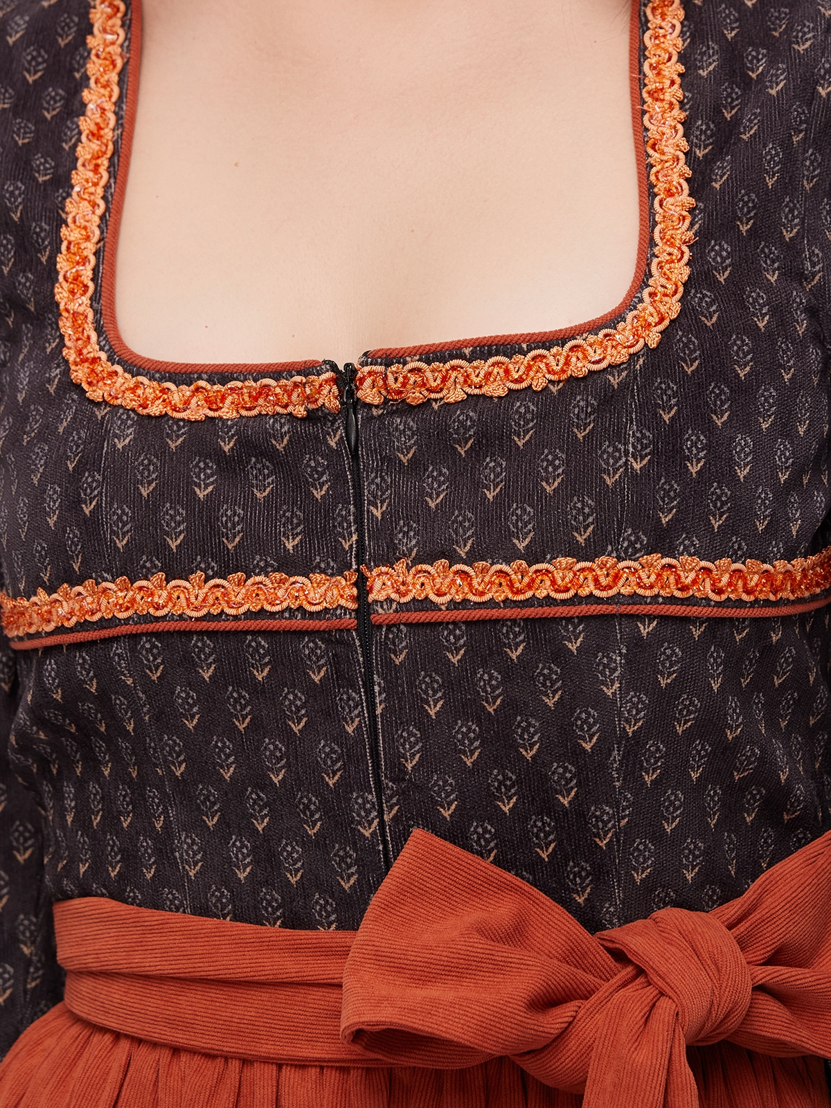 Einfarbiges Dirndl in Schwarz