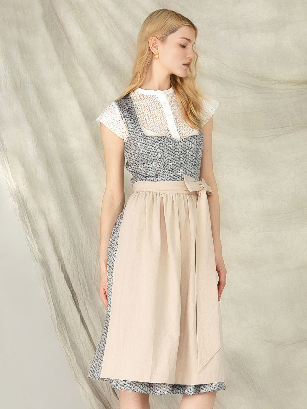 Modernes Dirndl in Blau