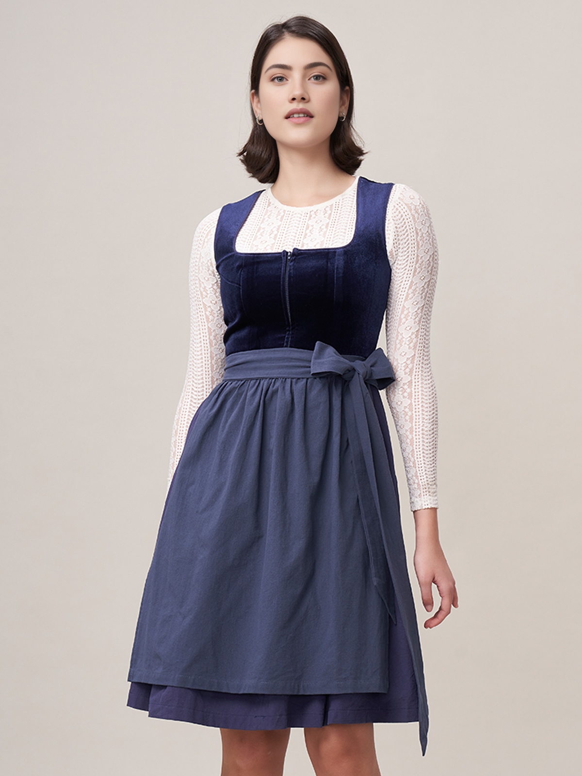 Modernes Dirndl in Blau