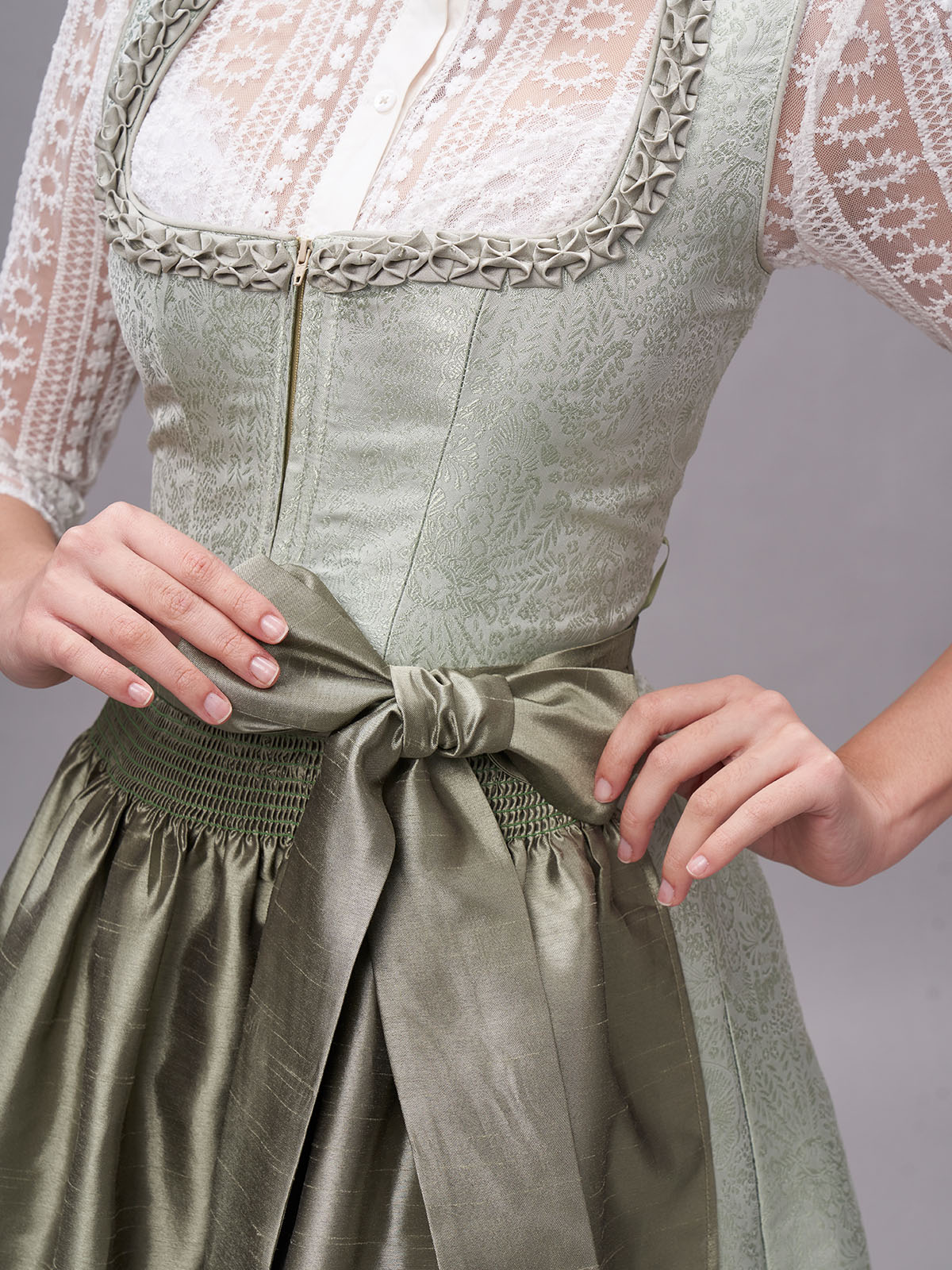 Modernes Dirndl in Grün