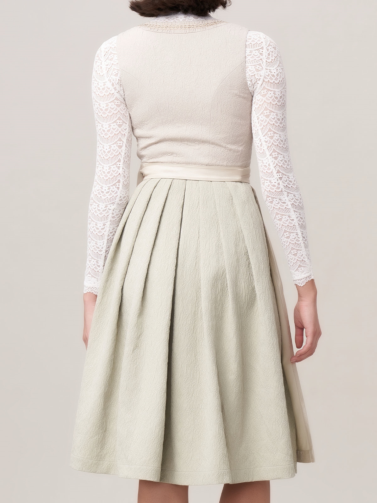 Ja Mei Dirndl in Beige – Eleganz trifft auf Trachtencharme