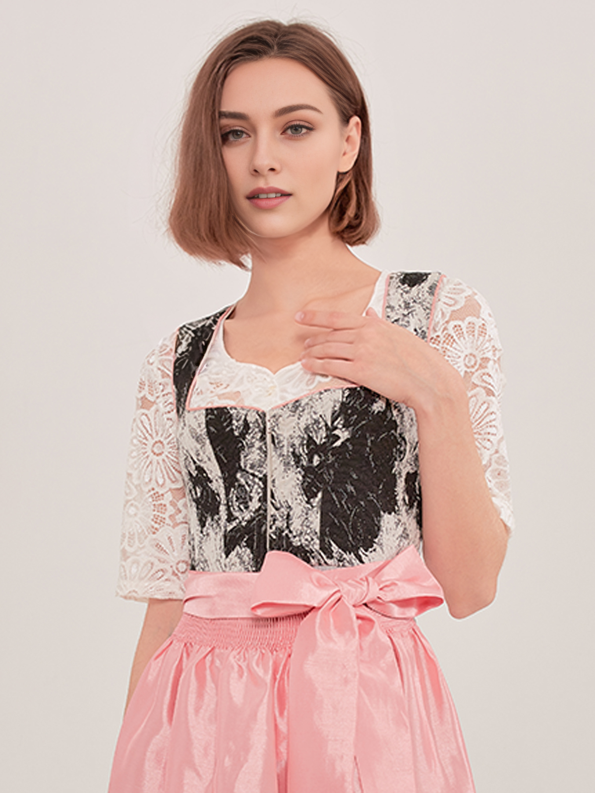 Dirndl in Schwarz – zeitlose Eleganz