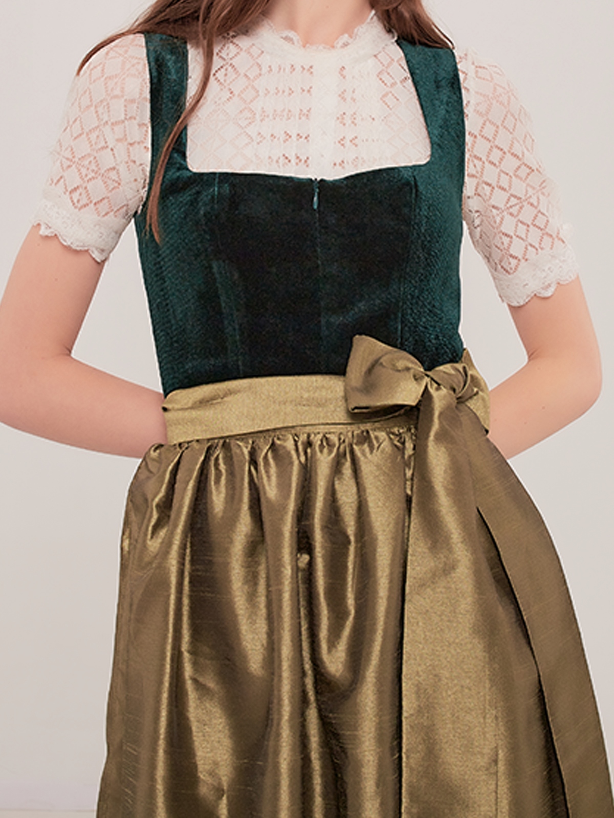 Dirndl mit geradem Ausschnitt in Grün