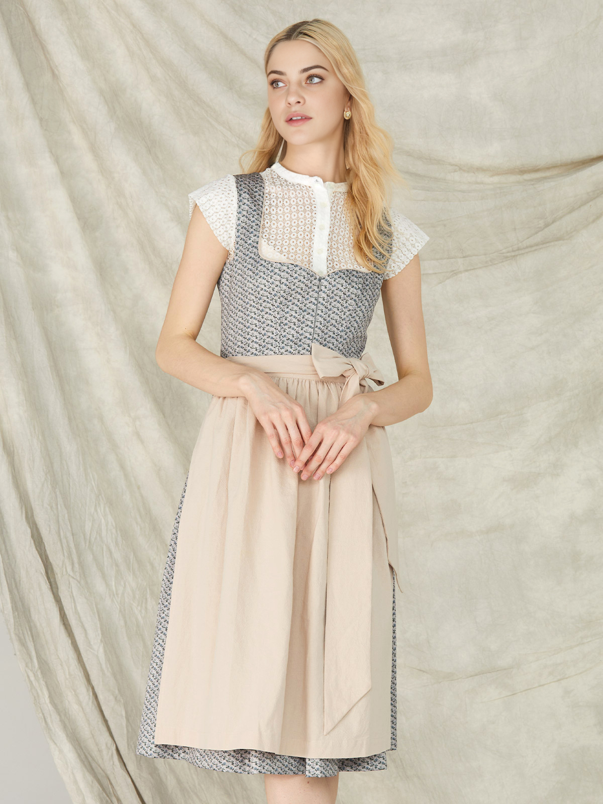 Ehreer Dirndl in Blau