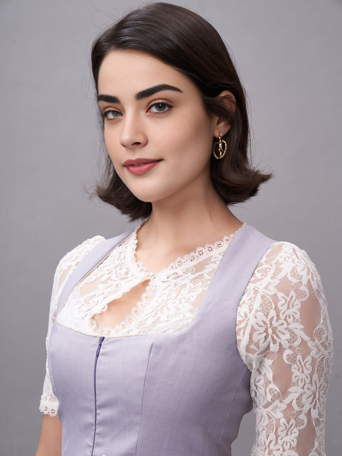 Moderne Dirndl Bluse in Lila