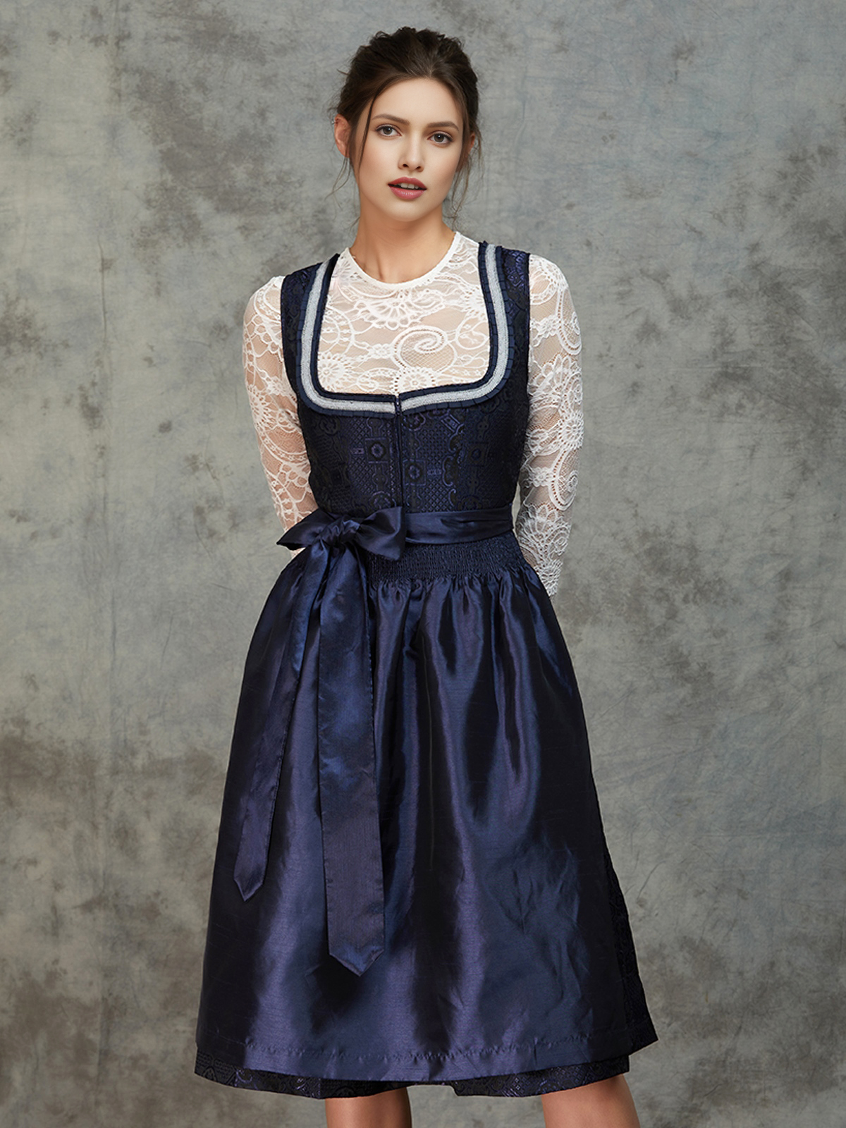Dirndl Schwarz Weiß – zeitlos und elegant