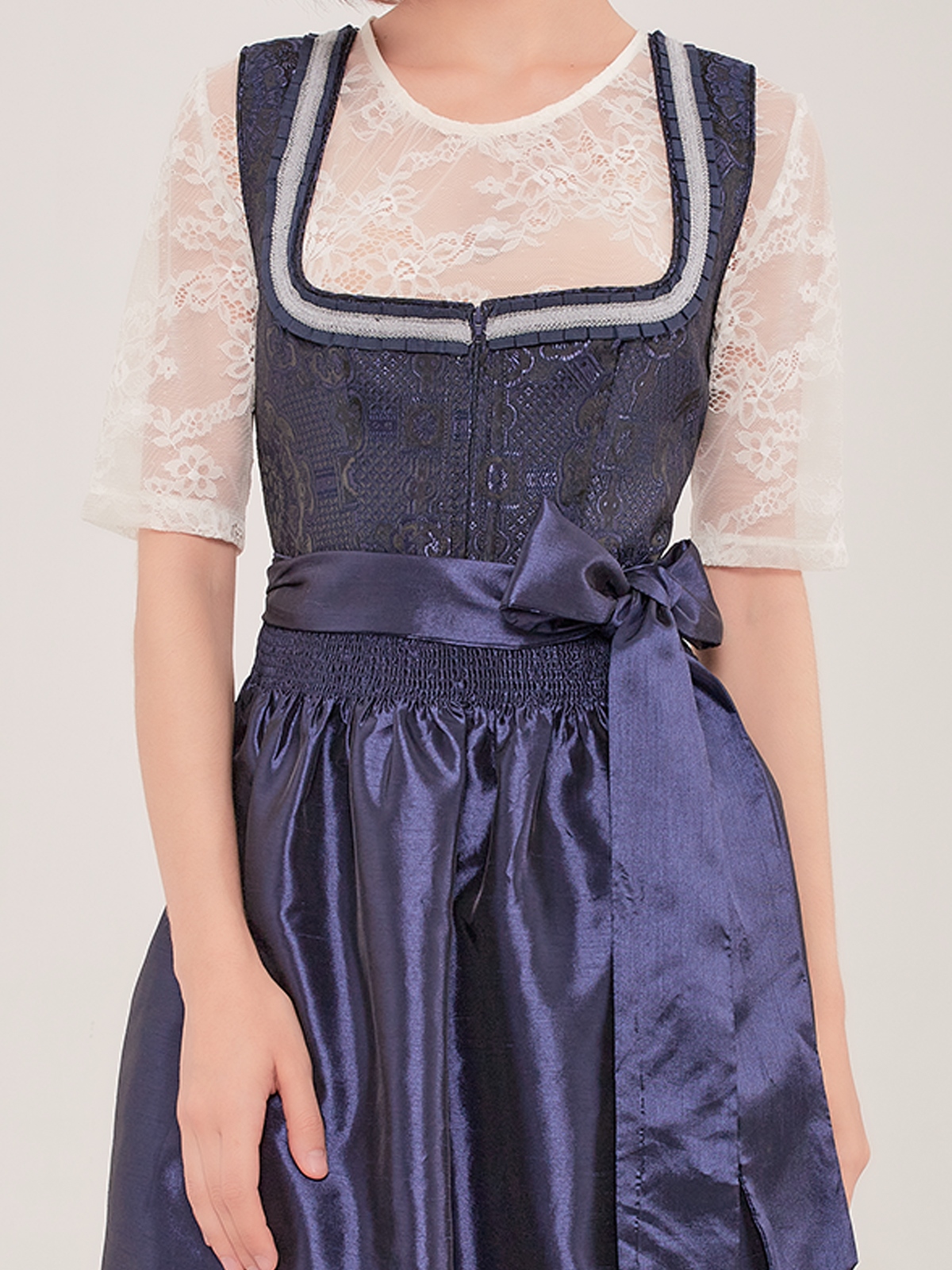 Braune Dirndl in eleganter Ausführung