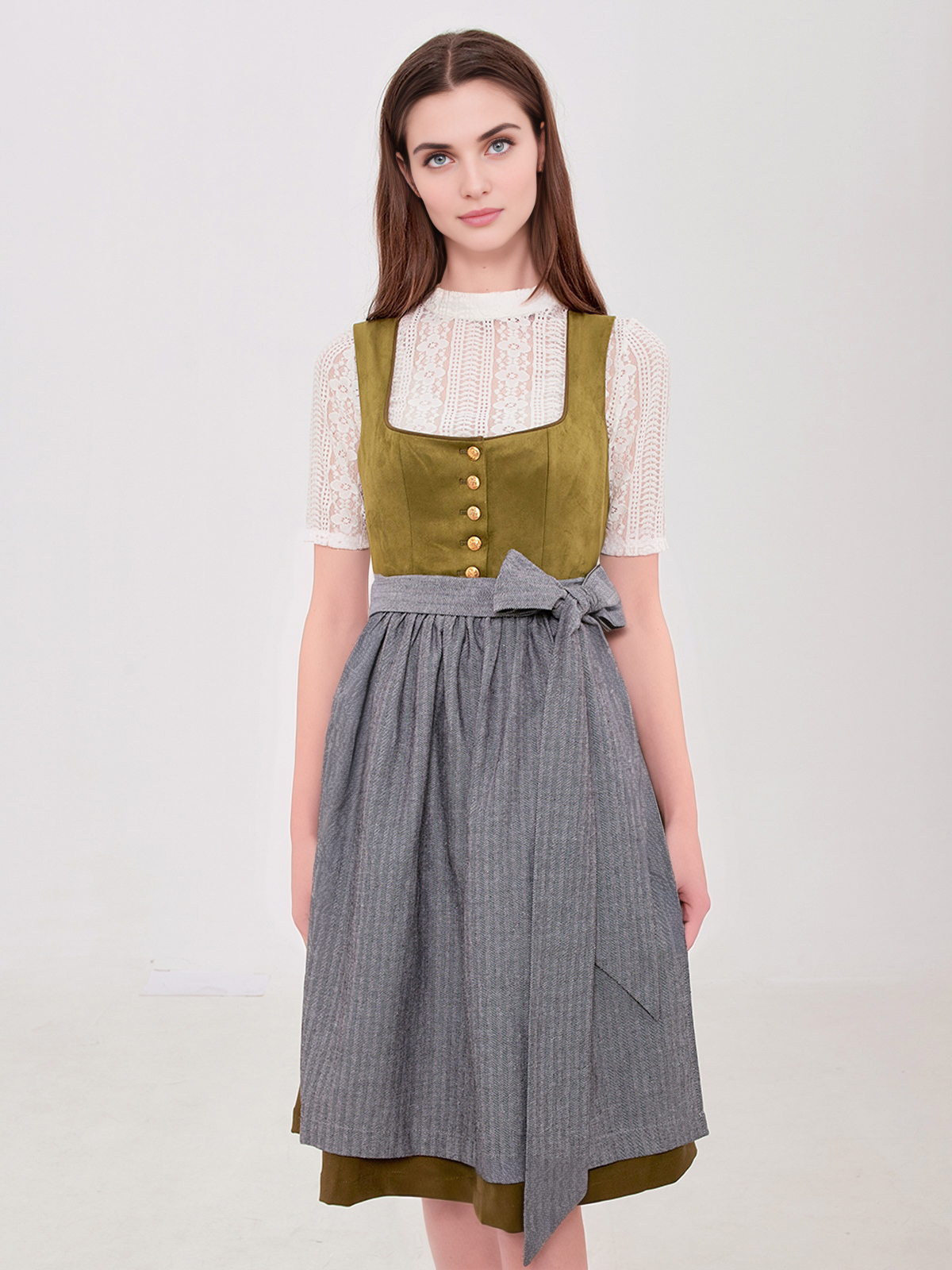 Dirndlbluse mit V-Ausschnitt und Langarm