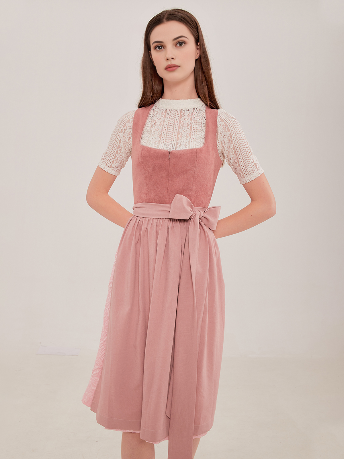 Dirndlbluse in Rosa mit Spitzenverzierung