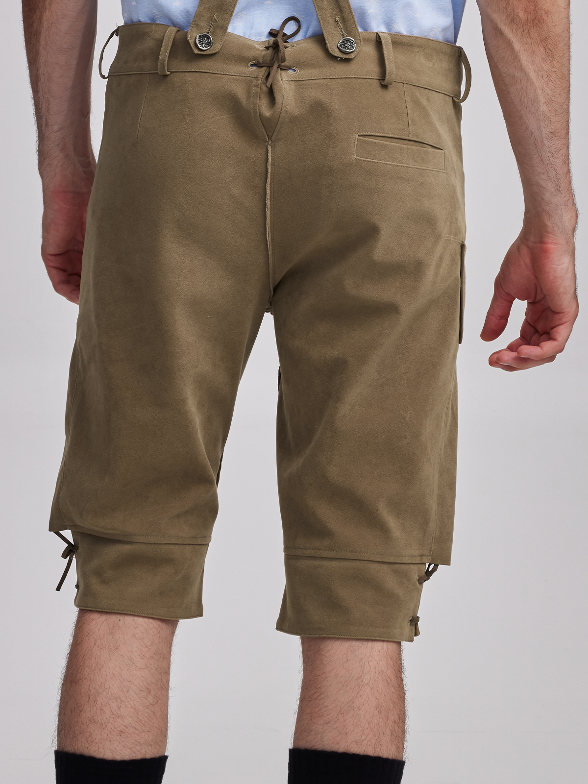 Dirndl mit Lederhose – ein ungewöhnlicher Kontrast