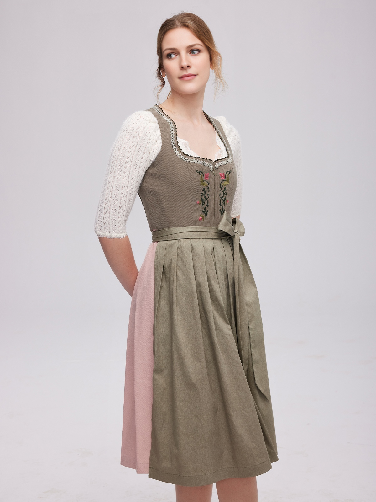 Modernes Dirndl in Grün