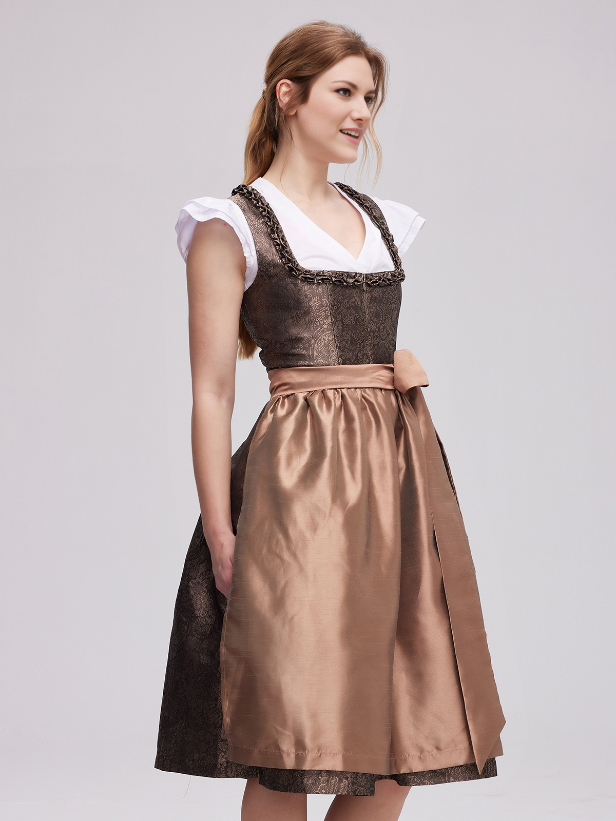 Dirndl in Braun mit 70 cm Länge