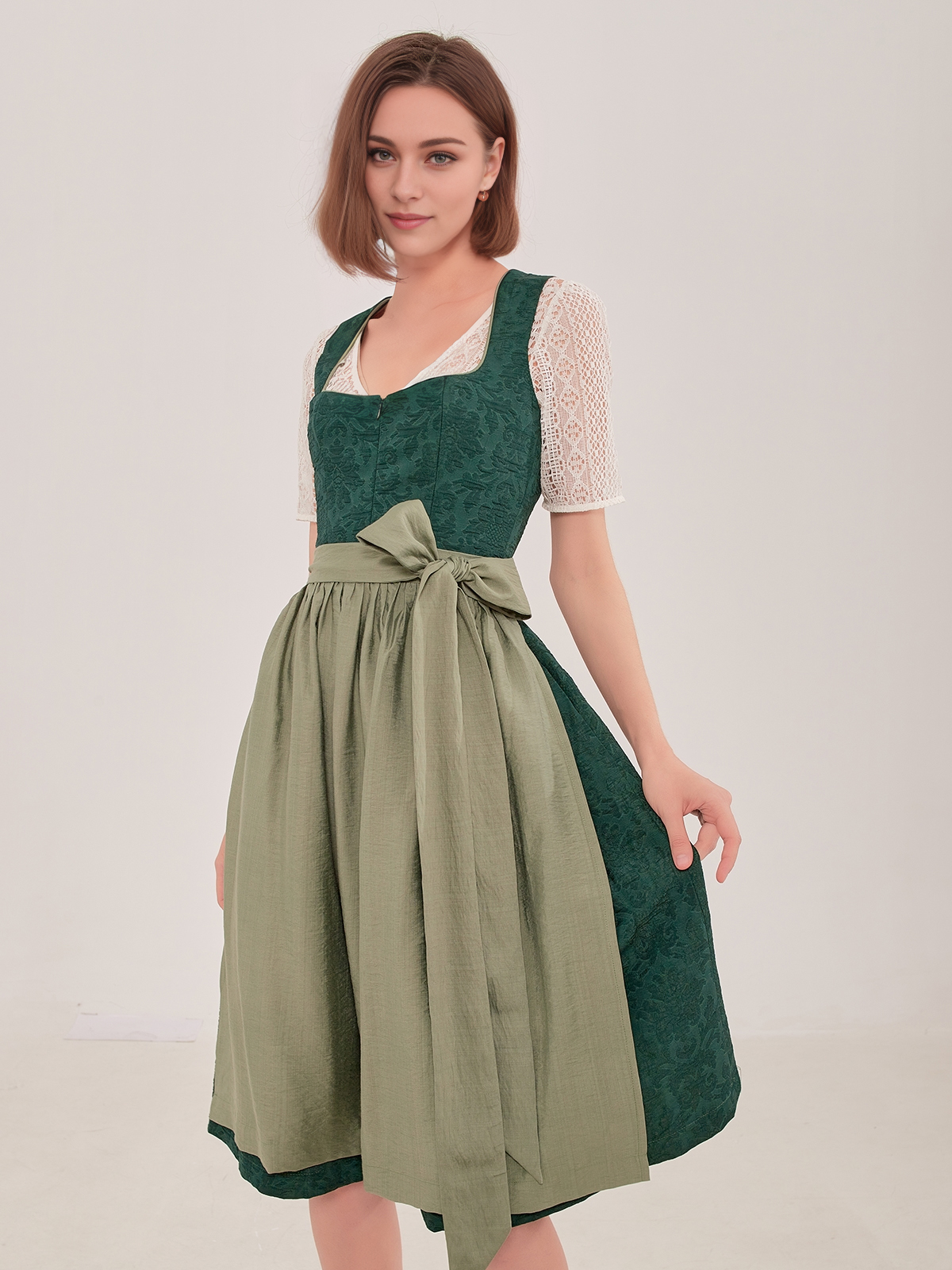 Dirndl Alisha Schwarz in eleganter Ausführung