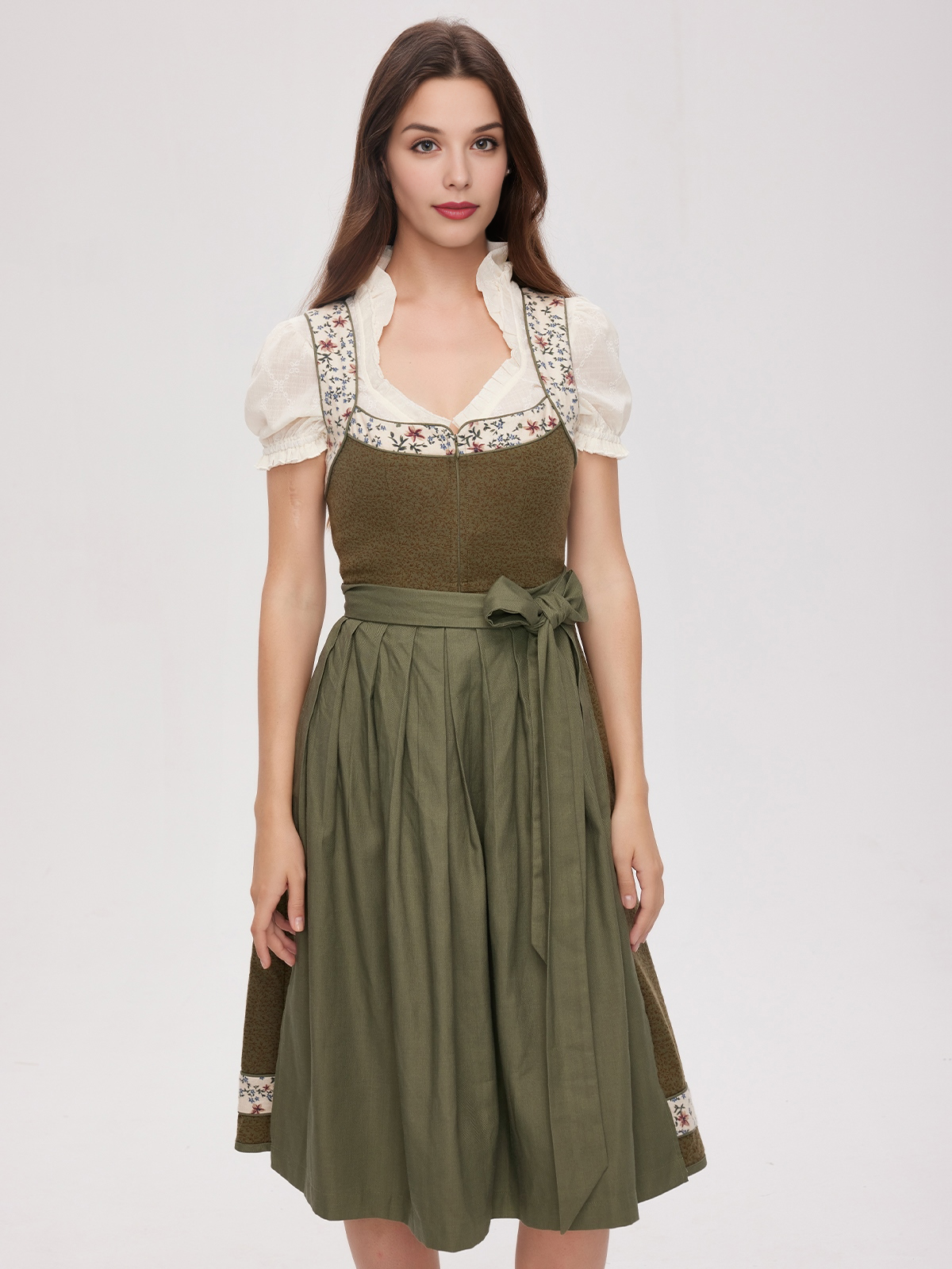 Grünes Samt-Dirndl mit eleganter Schürze
