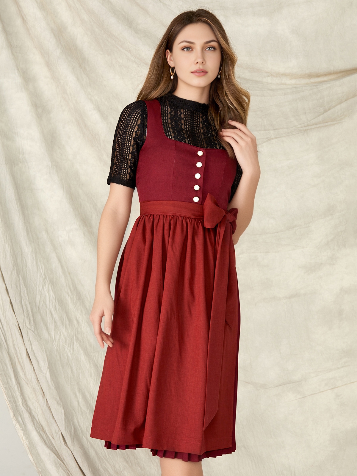 Elegantes rotes Ja Mei Dirndl mit detailreicher Stickerei