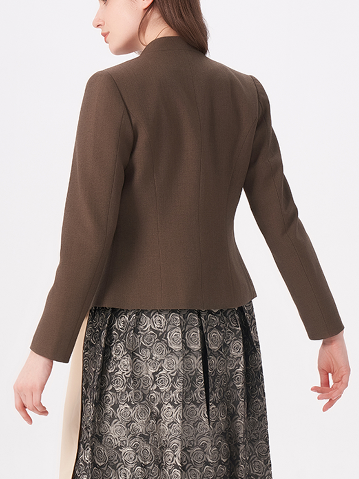 Modernes Dirndl in Braun