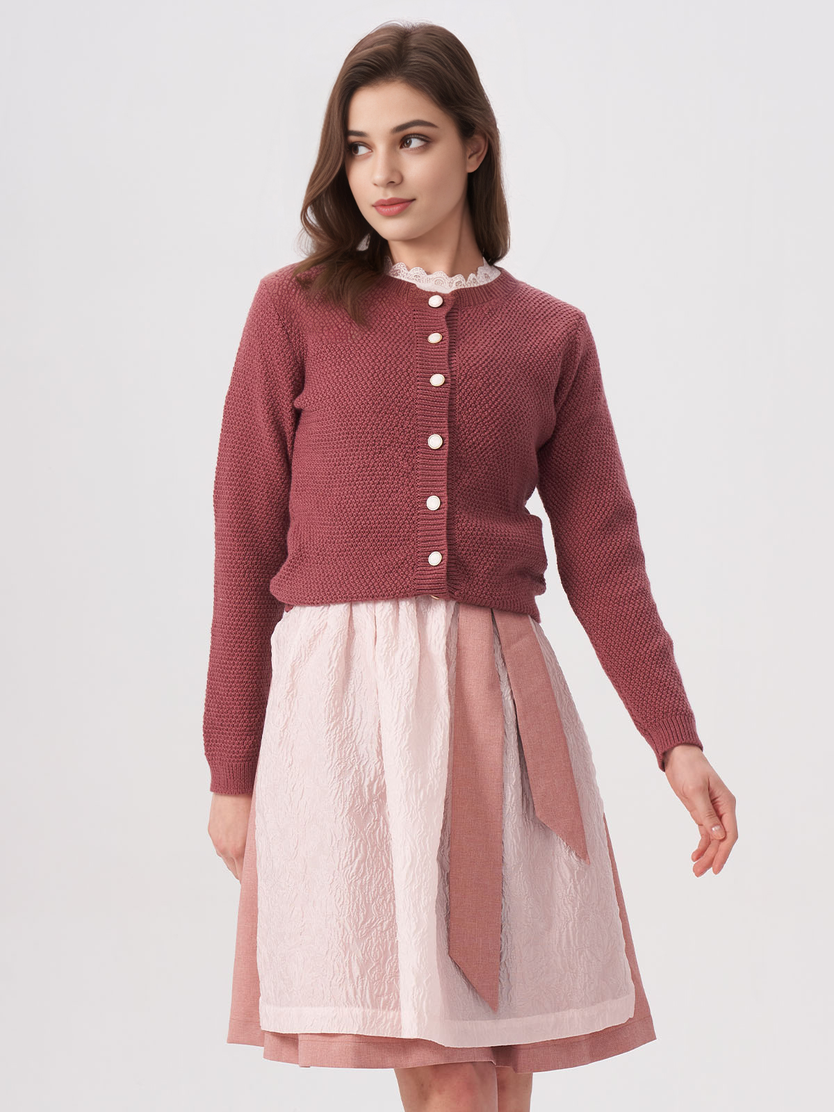 Ein stilvolles lila Dirndl mit hochwertiger Verarbeitung