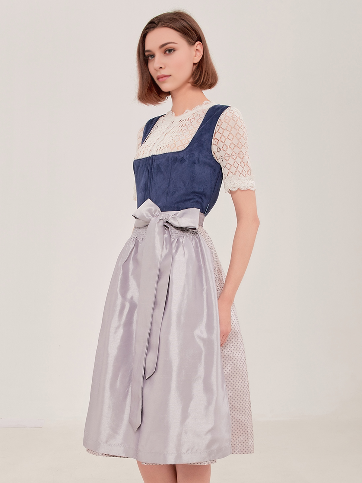 Elegantes blaues Amuse Dirndl