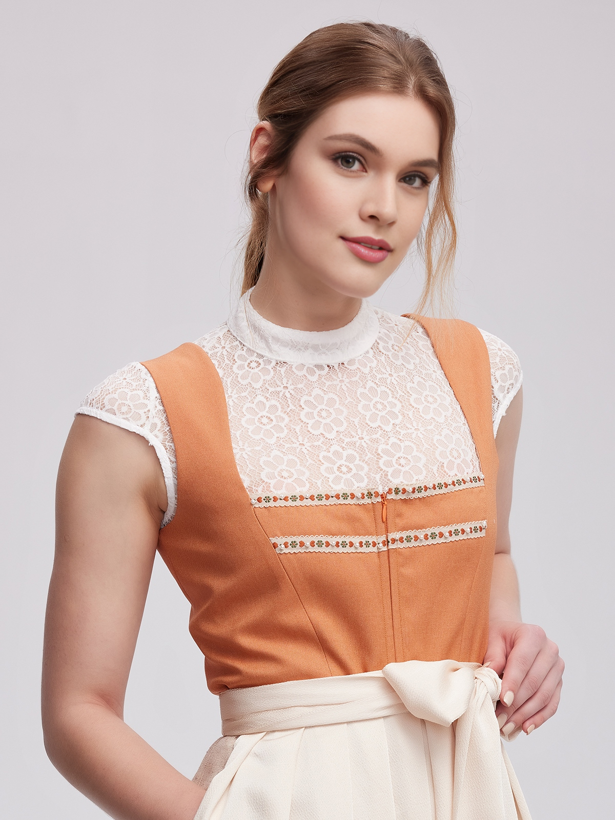 Dirndl in Orange – stilvolle Trachtenmode