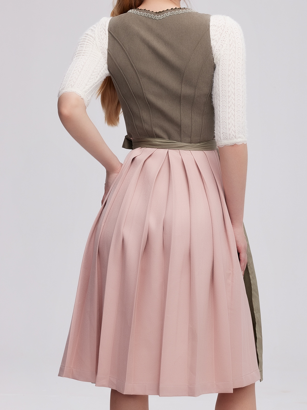 Modernes Dirndl Gelb Midi in urbanem Stil