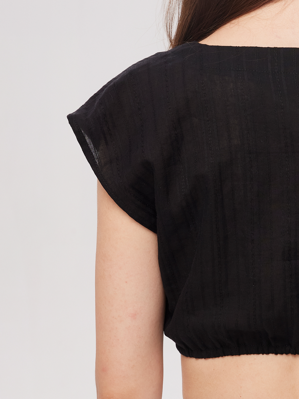 Dirndl-Bluse in Schwarz – zeitlos und elegant