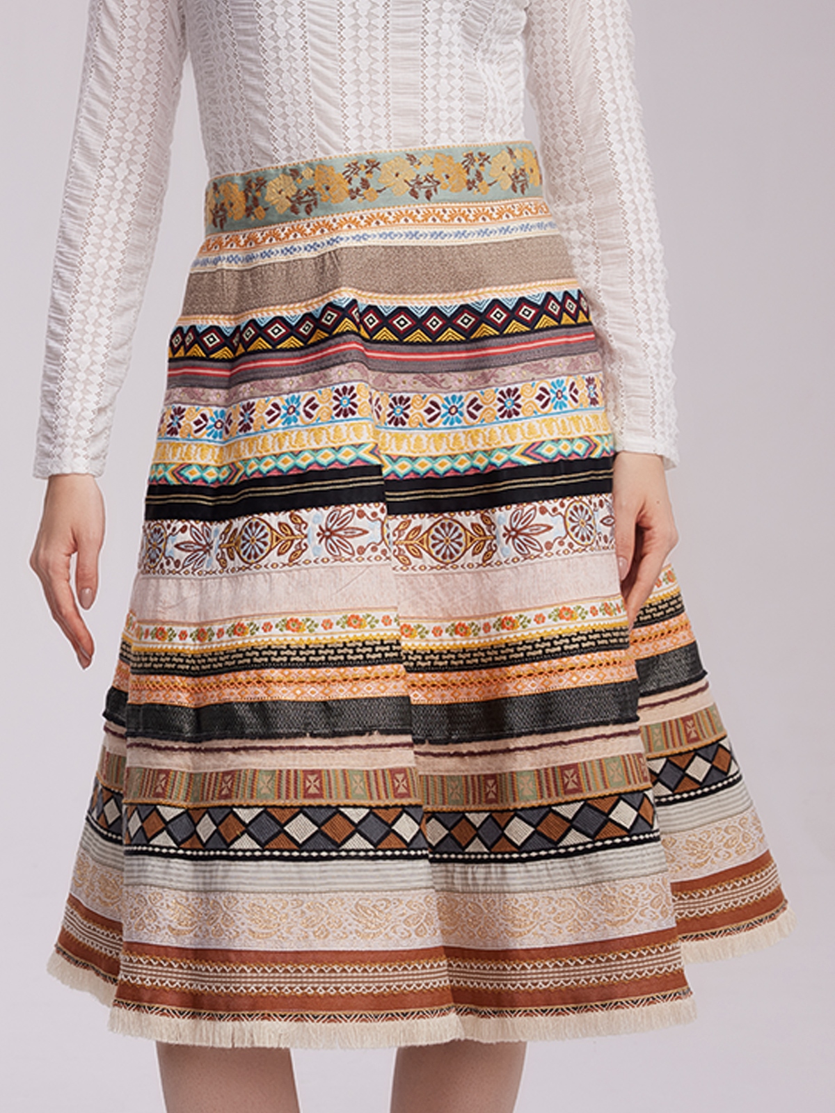 Modernes Dirndl in Gelb