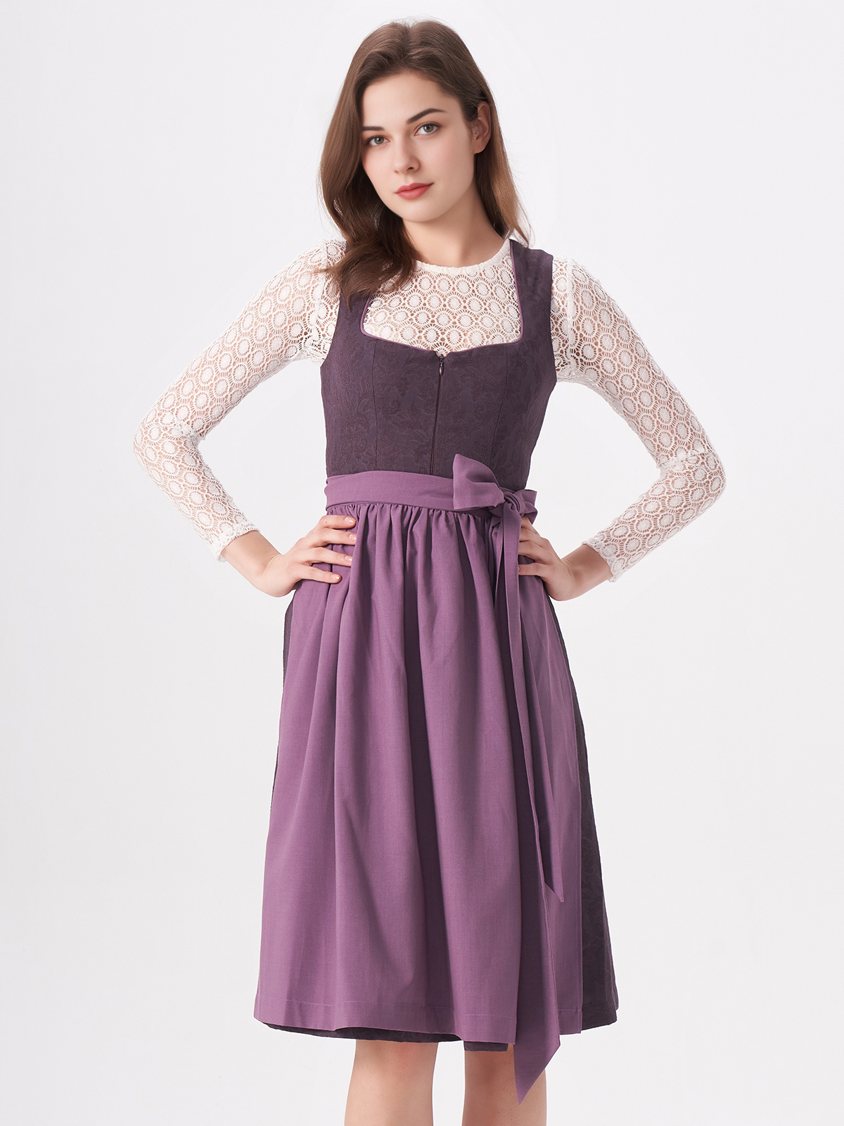 Modernes Lila-Dirndl mit urbanem Schnitt