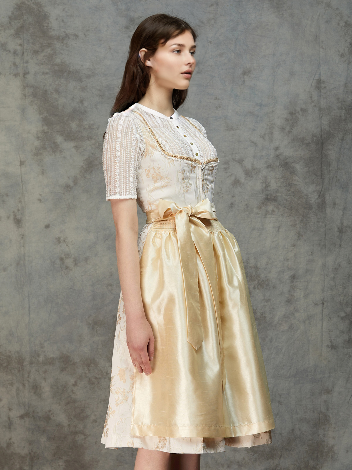 Dirndl in Gelb – Eleganz und Frische