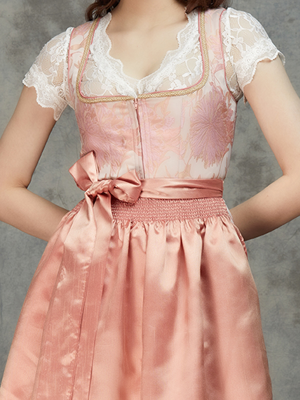 Dirndlbluse in Weinrot