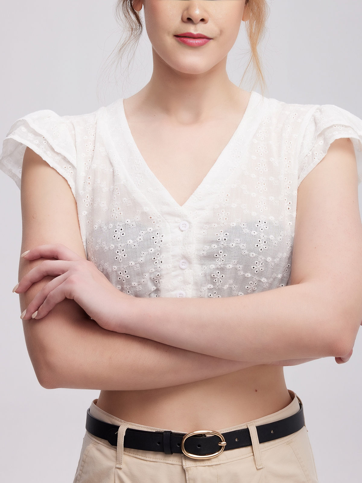 Schwarzes Trachtenkleid mit weißer Bluse